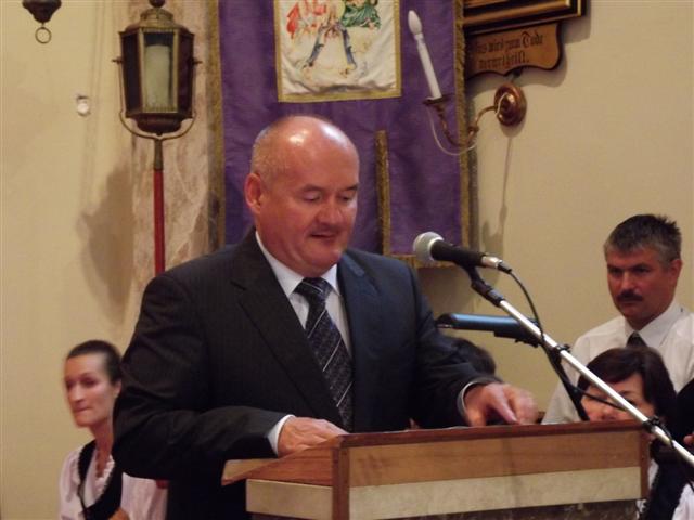 Hende Csaba honv&eacute;delmi miniszter